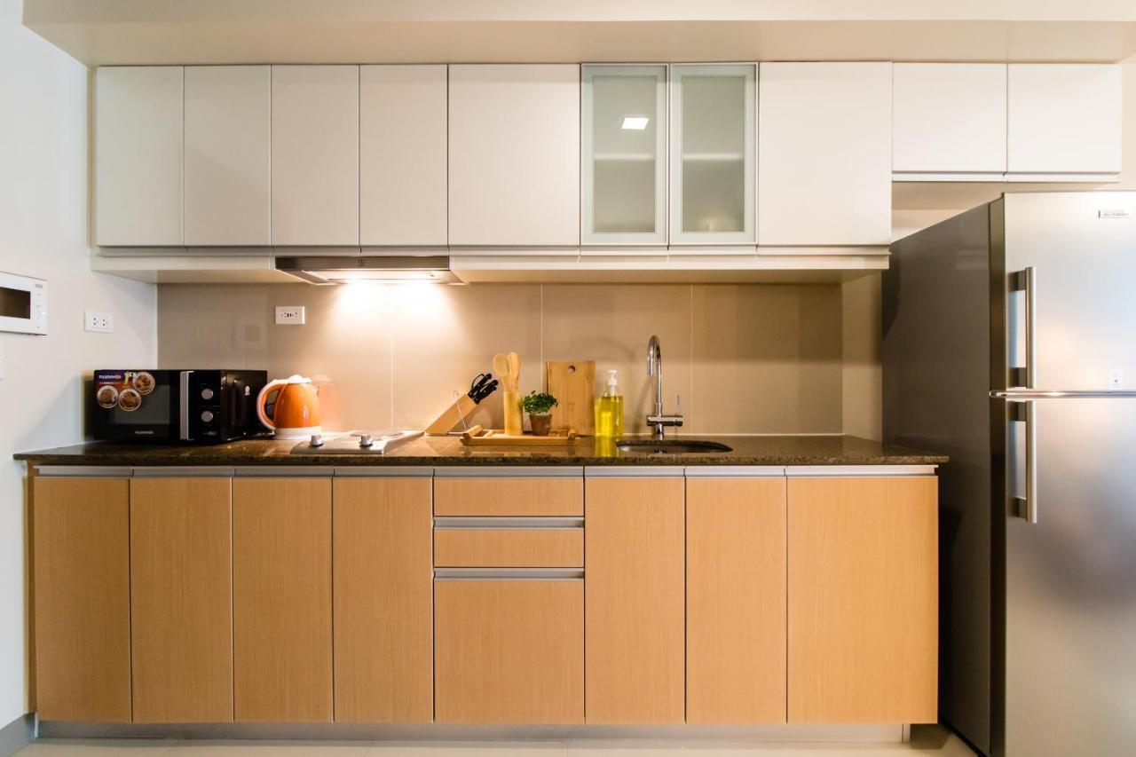 One Uptown Residence Bgc Pateros Extérieur photo
