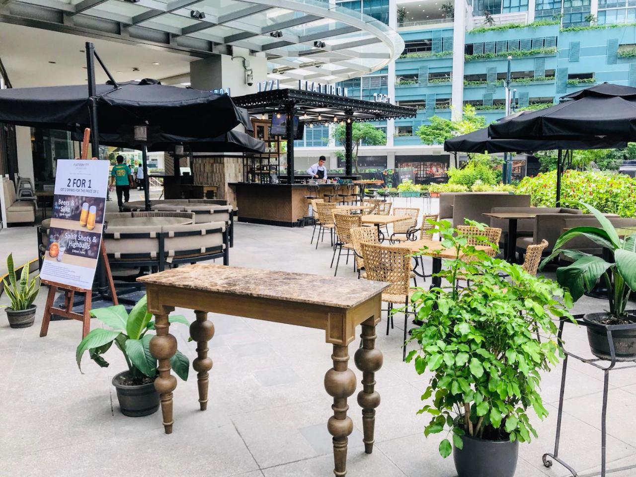 One Uptown Residence Bgc Pateros Extérieur photo